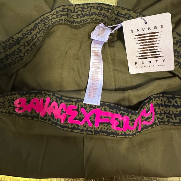 BNWT Savage x Fenty Tagged Forever Savage Legging Military Olive L - Picture 5 of 5